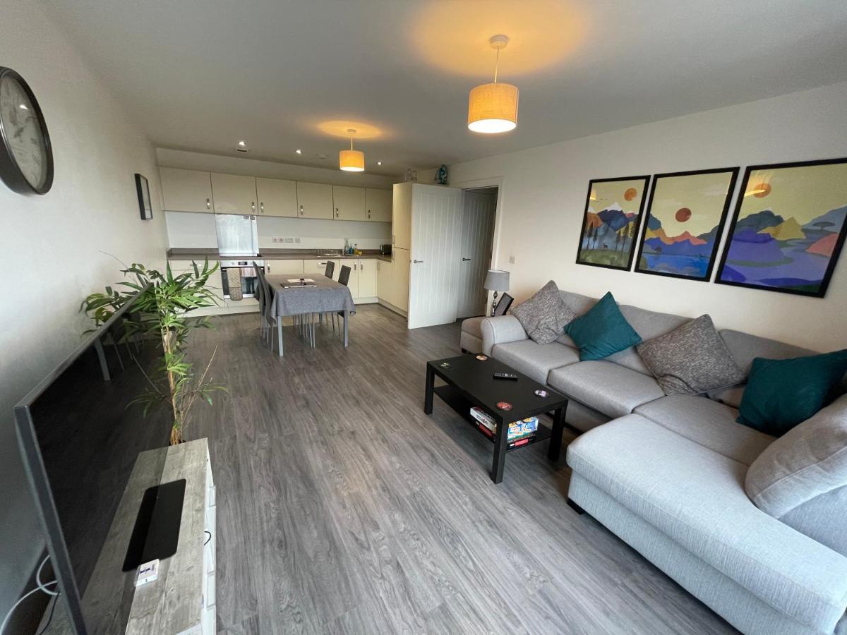 Balcony Marina Apartment With City Skyline Views - Free Secure Parking Manchester Bagian luar foto