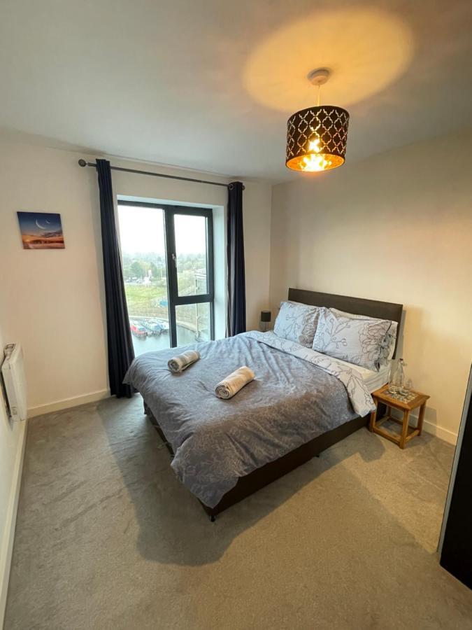 Balcony Marina Apartment With City Skyline Views - Free Secure Parking Manchester Bagian luar foto