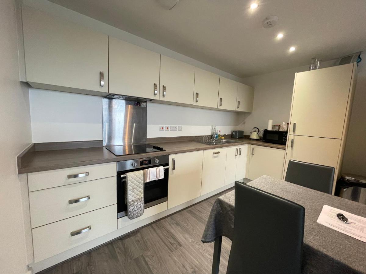 Balcony Marina Apartment With City Skyline Views - Free Secure Parking Manchester Bagian luar foto