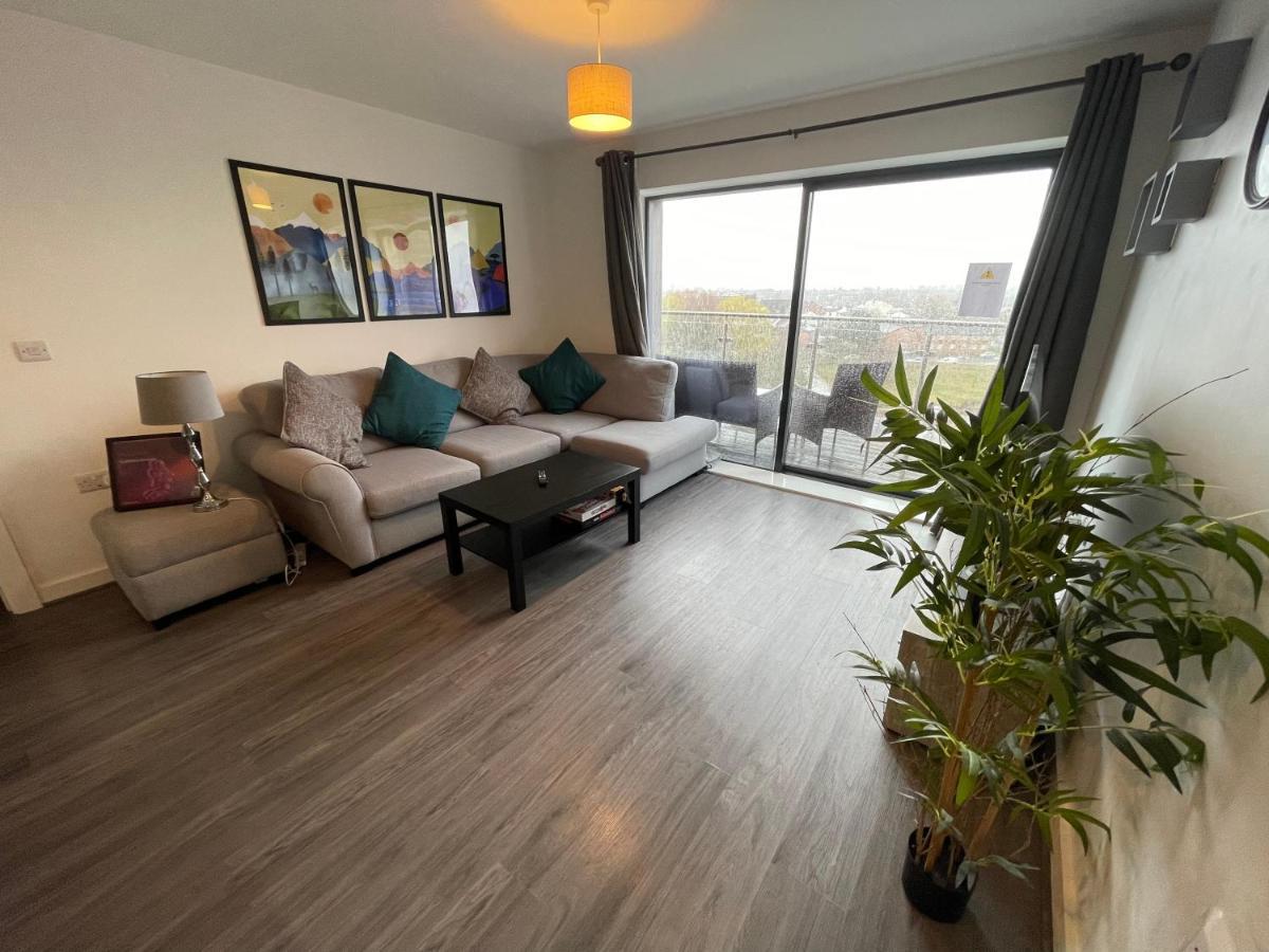 Balcony Marina Apartment With City Skyline Views - Free Secure Parking Manchester Bagian luar foto