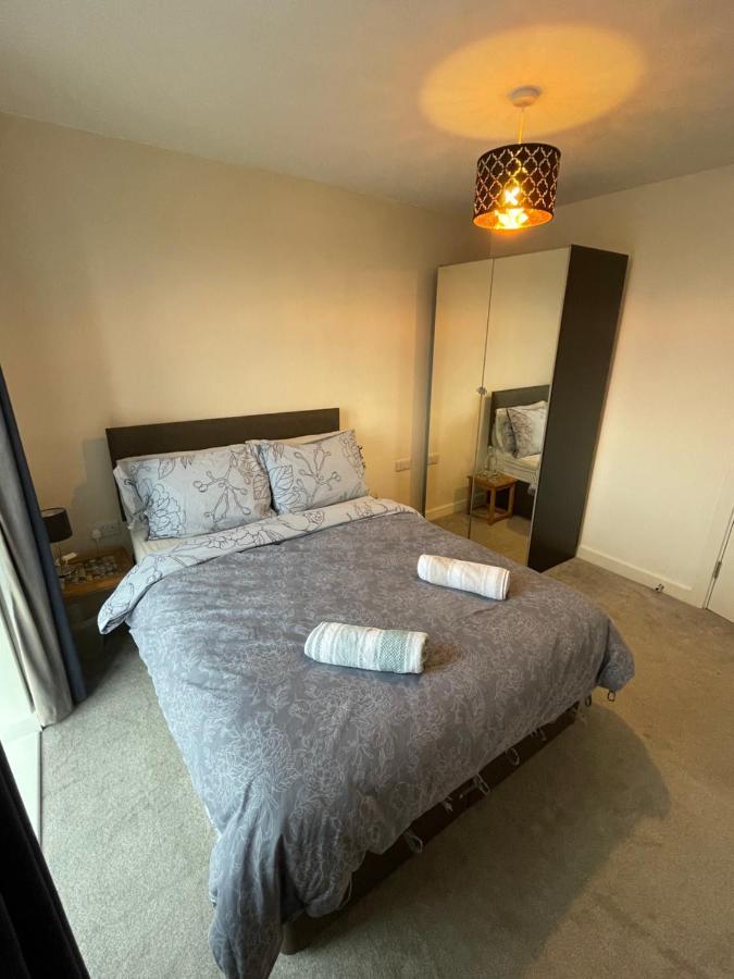 Balcony Marina Apartment With City Skyline Views - Free Secure Parking Manchester Bagian luar foto