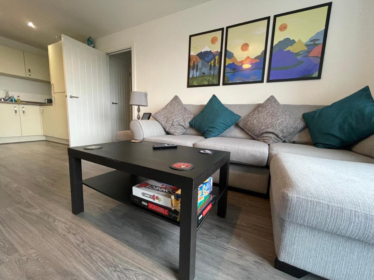 Balcony Marina Apartment With City Skyline Views - Free Secure Parking Manchester Bagian luar foto