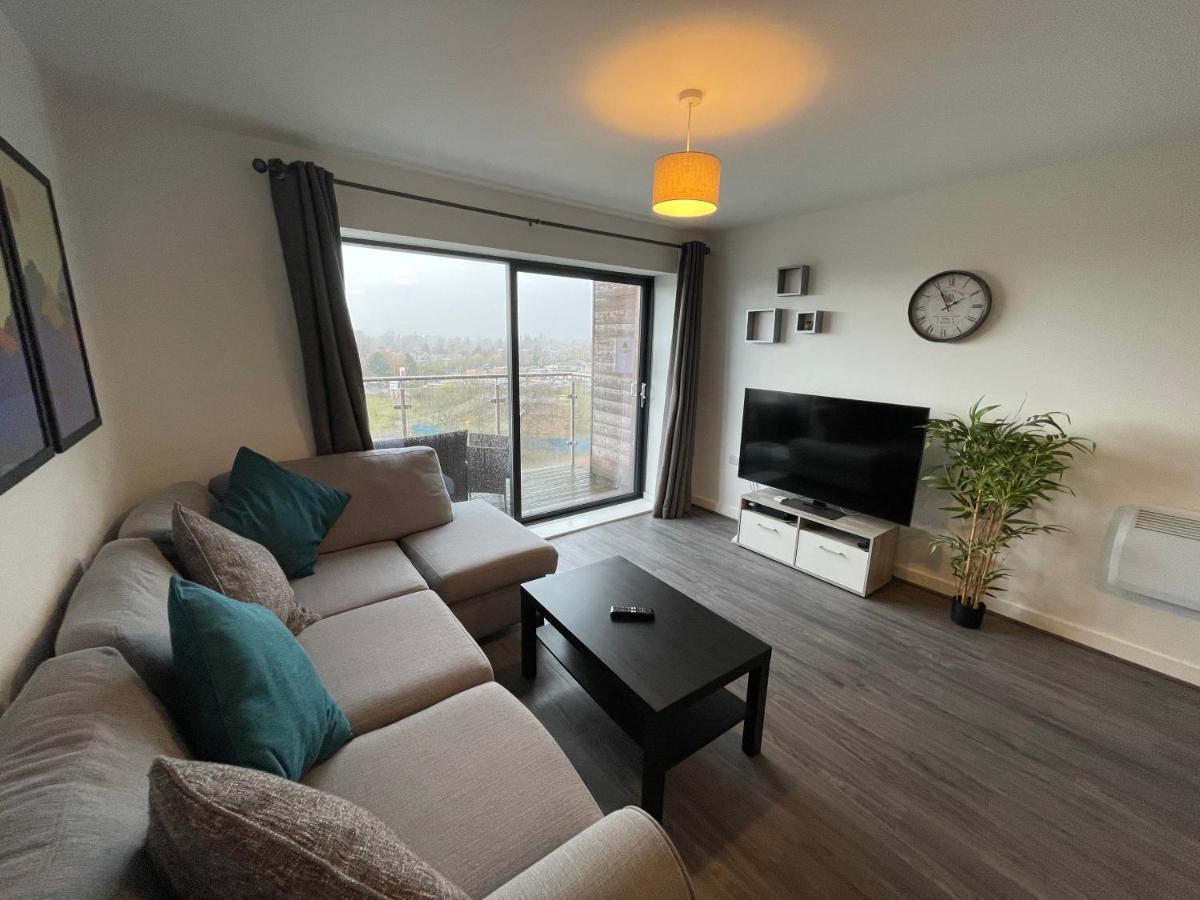 Balcony Marina Apartment With City Skyline Views - Free Secure Parking Manchester Bagian luar foto