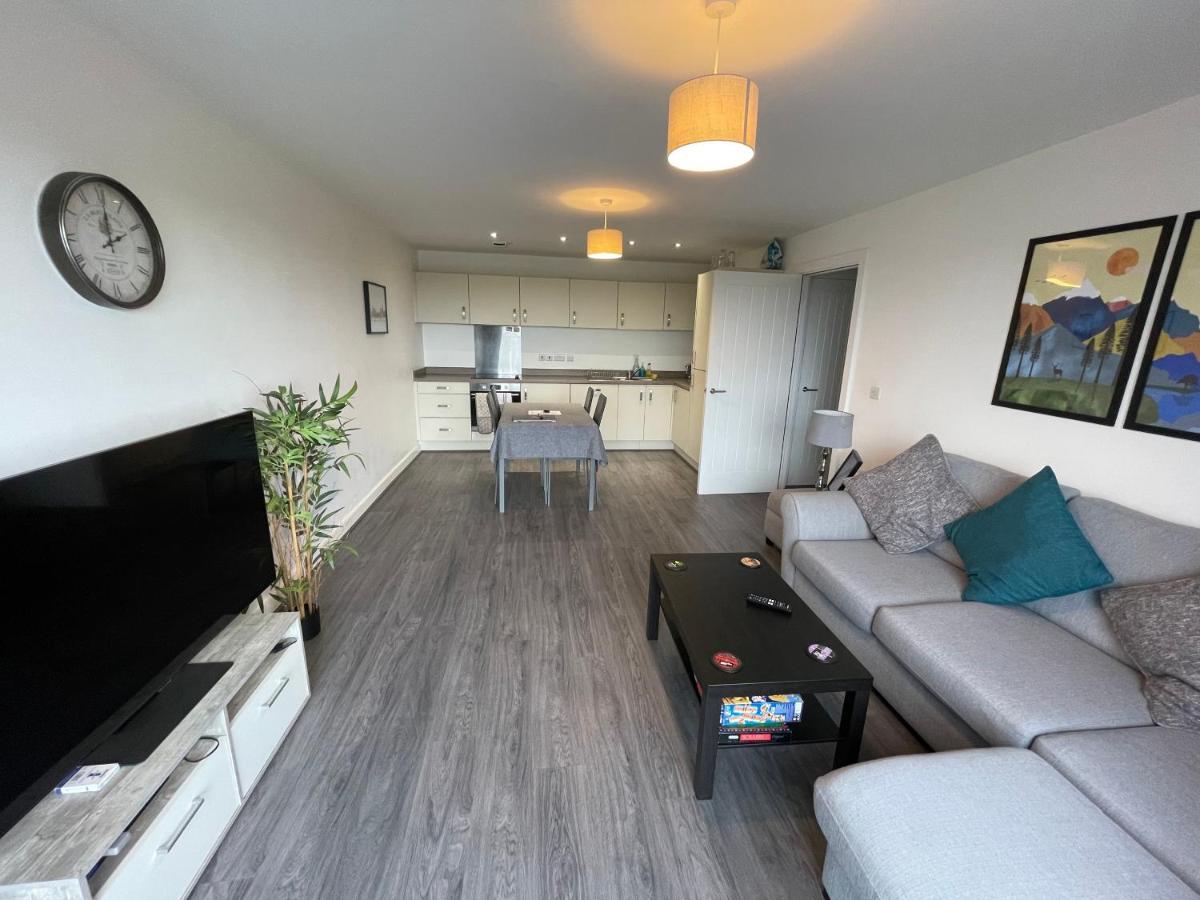 Balcony Marina Apartment With City Skyline Views - Free Secure Parking Manchester Bagian luar foto