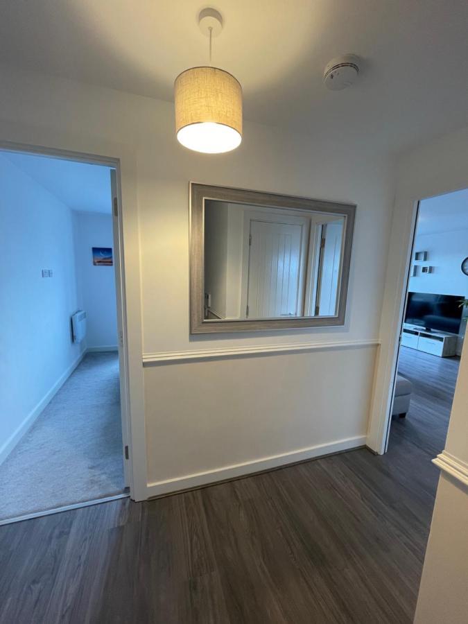 Balcony Marina Apartment With City Skyline Views - Free Secure Parking Manchester Bagian luar foto