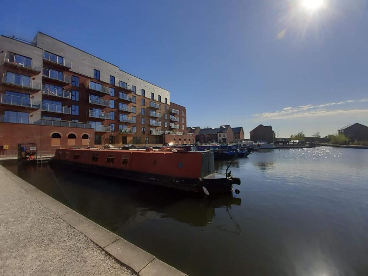 Balcony Marina Apartment With City Skyline Views - Free Secure Parking Manchester Bagian luar foto