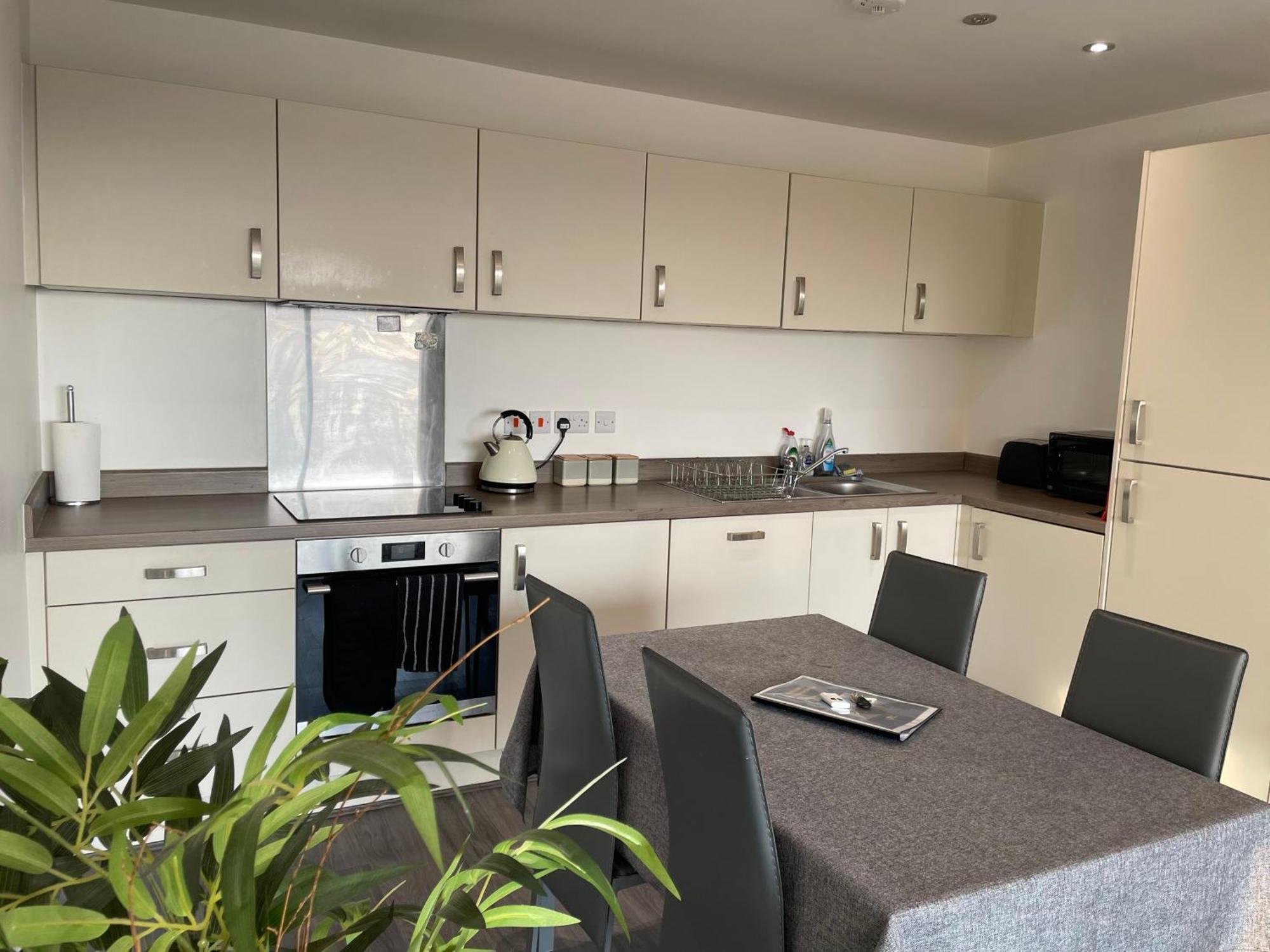 Balcony Marina Apartment With City Skyline Views - Free Secure Parking Manchester Bagian luar foto